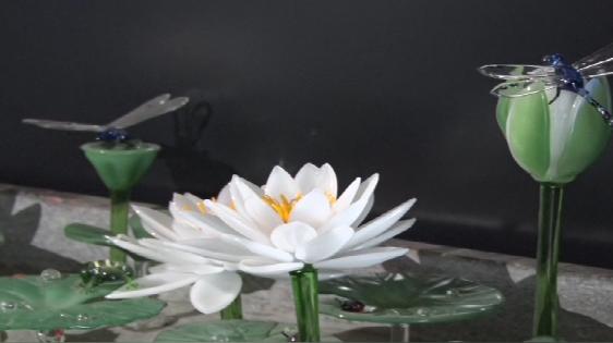 DƬ